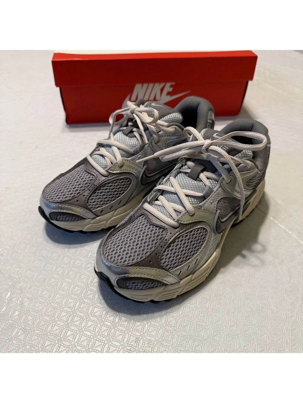 Nike V5 RNR Sneaker 8 Women's 6.5 Men's